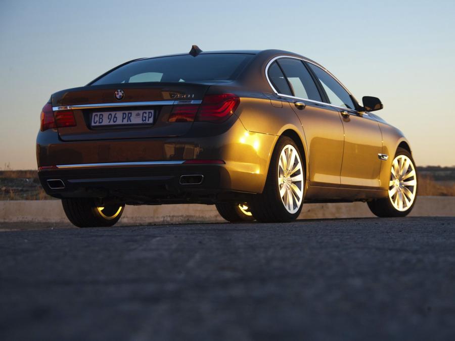  BMW 750i 2012 года  (ZA) (фото 3 из 15)
